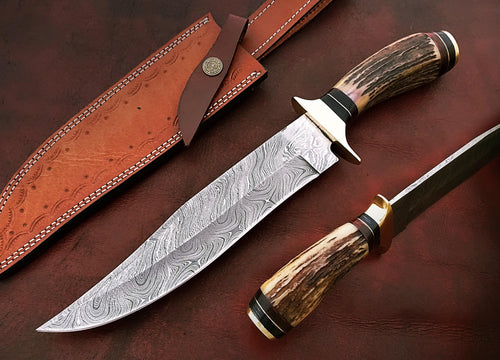 Custom Handmade Damascus Steel Beautiful Hunting Knife with Amazing Stag Horn Handle