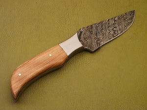 Custom Made Damascus Steel Hunting Knife with Beautiful Olive Wood Handle